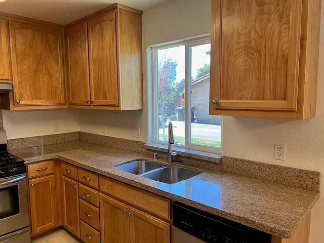 1371 Cassel Ln — Photo 6