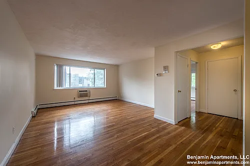 84 Gardner St Photo 1