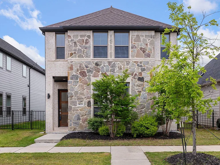 4123 Curtiss Dr — Photo 1