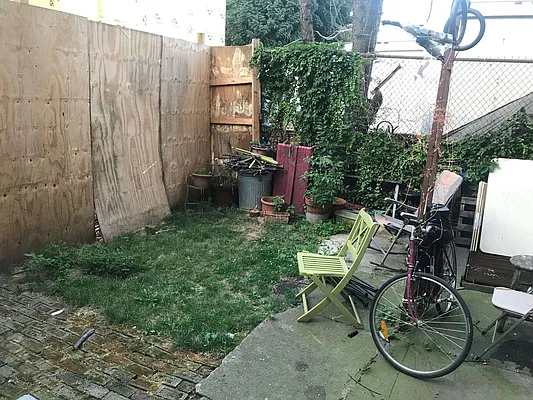 Rented by Premier Metro Realty Corp | media 41