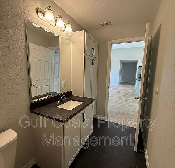 3294 W Price Blvd — Photo 28