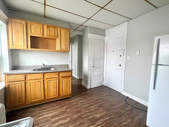 3rd image of 749 W Side Ave APT 4R