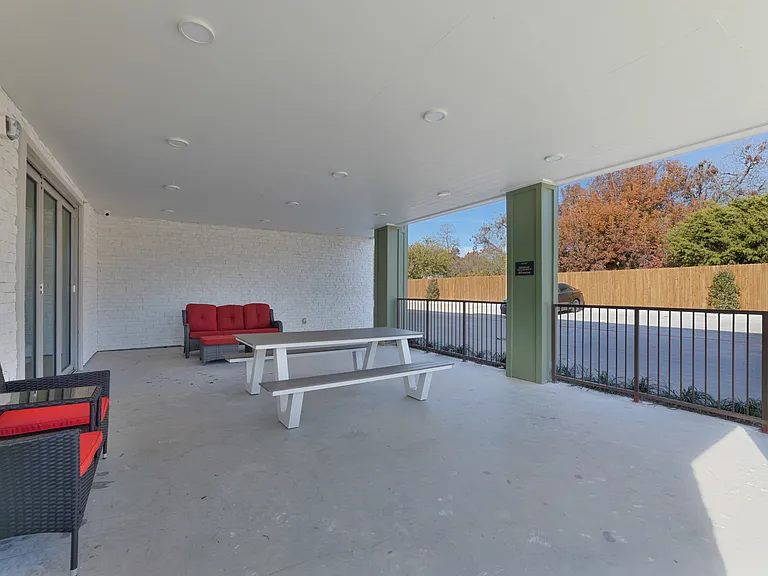 Bluffview Apartments — Photo 16