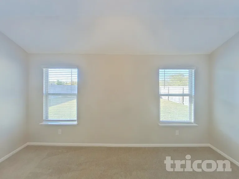 1812 Fairbanks Dr — Photo 7