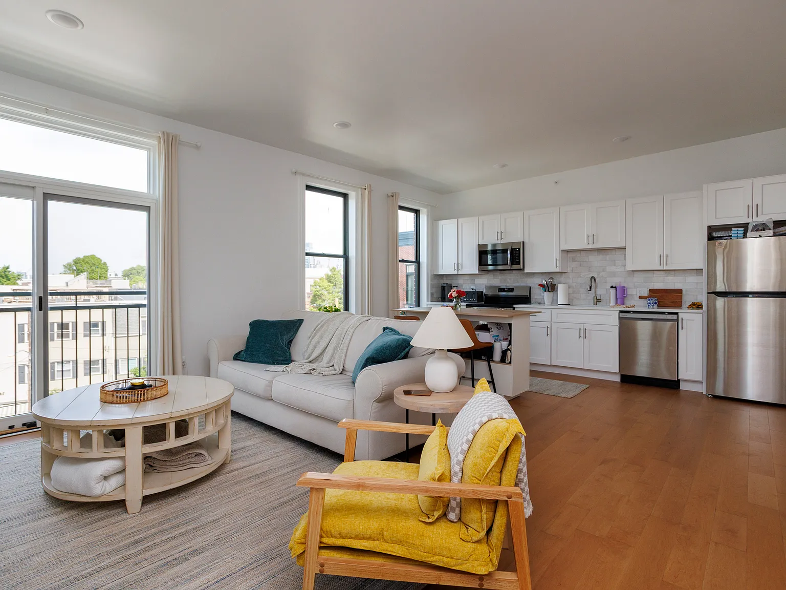 2 bed, 920 sqft, $2,350 — Photo 2