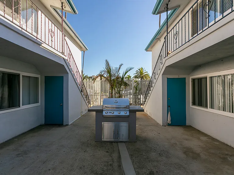 Ocean Palms Apartments — Photo 6