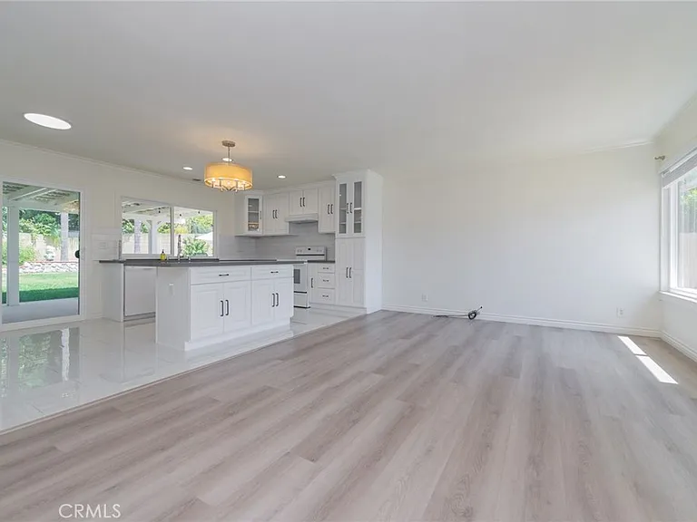 4881 Winvale Ave — Photo 3