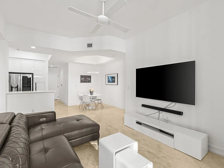 701 S Olive Ave #1014 — Photo 5