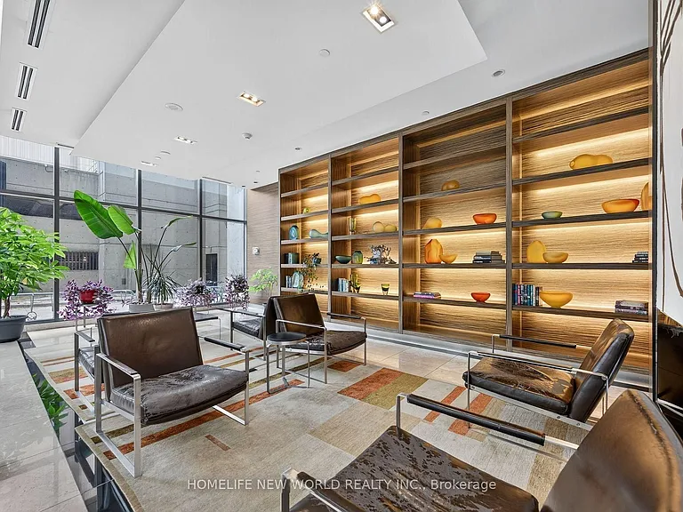 37 Grosvenor St #1701 — Photo 6