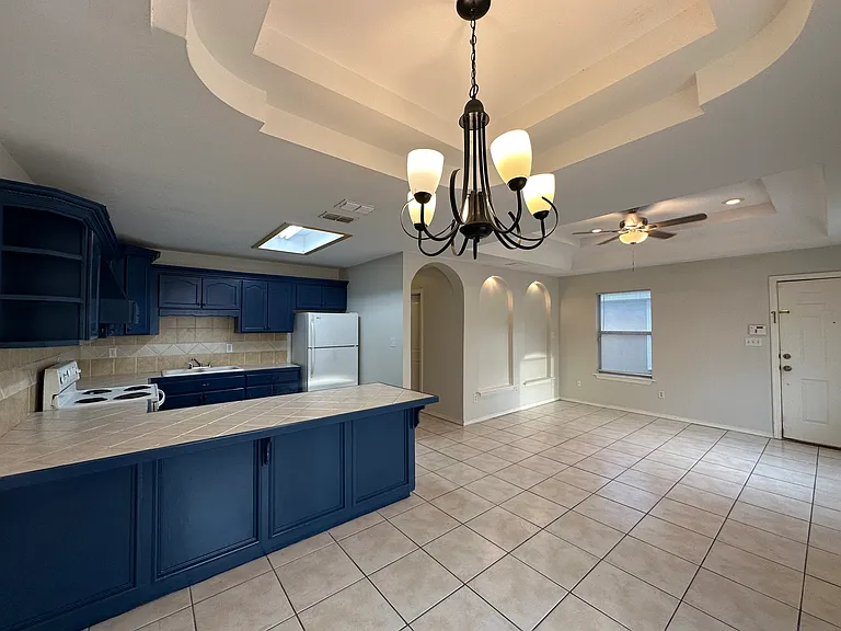 3104 Carson St — Photo 2