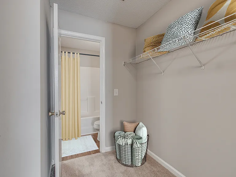 XL Walk In Closets