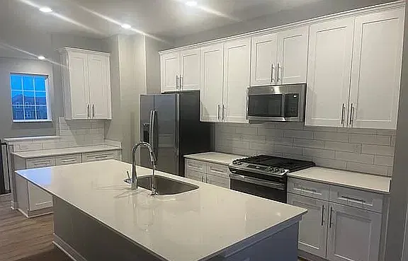 3 bed, 2.5 bath, 1710 sqft, $2,500 — Photo 2