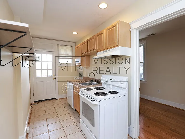 1400 Bainbridge St #C — Photo 6