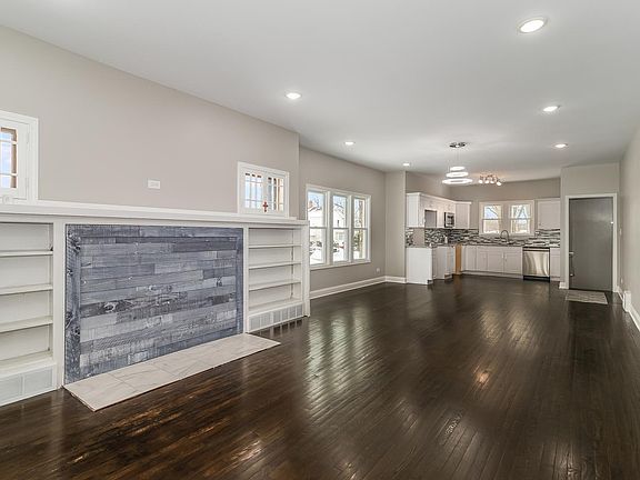 2nd image of 330 W 15th Pl