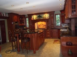 435 Brooklyn Blvd, Brightwaters, NY 11718