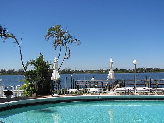 3rd image of 2505 S Ocean Blvd #611