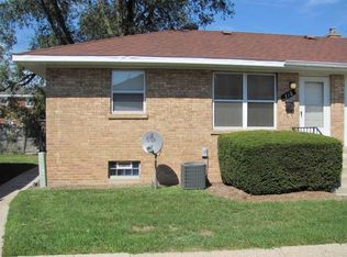 712 N Linden Ave, Waukegan, IL 60085