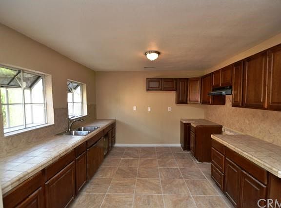 5th image of 555 W 14th St