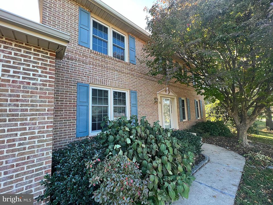 1st image of 18 Nathalie Dr