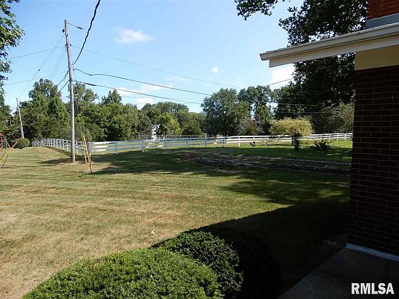 4th image of 811 W Fairmont Dr