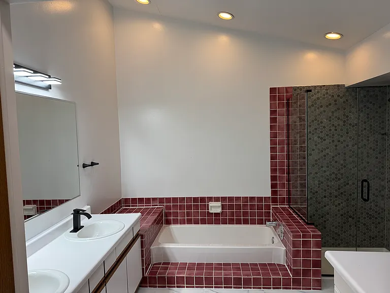 208 Charleston Ct #2 — Photo 12