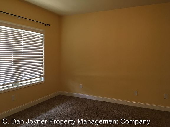 5th image of 14 Ashby Grove Dr
