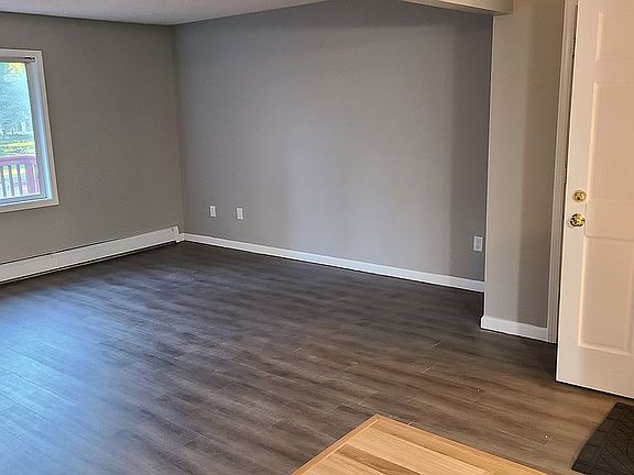 Lrg upper living rm entrance