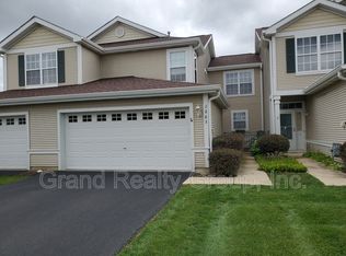 2265 W Bentley Ln, Round Lake, IL 60073