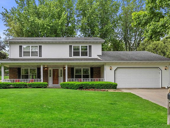 2nd image of 607 E Hillcrest Dr