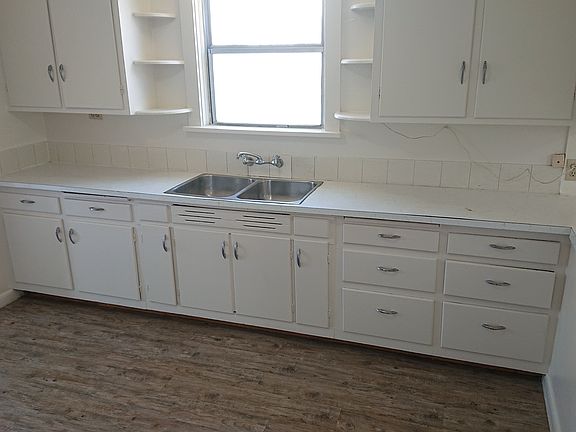2nd image of 551 E Hooper Ave APT 2