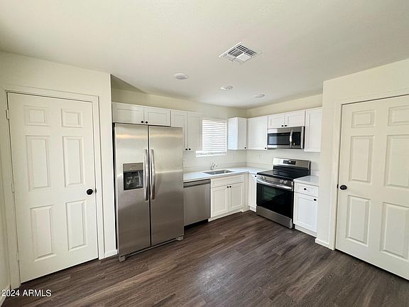 4th image of 1106 E Yuma St #B