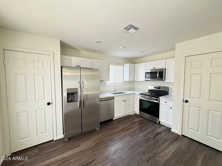 1106 E Yuma St #1 — Photo 4