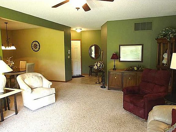 3rd image of 4725 Westchester Dr NE #1