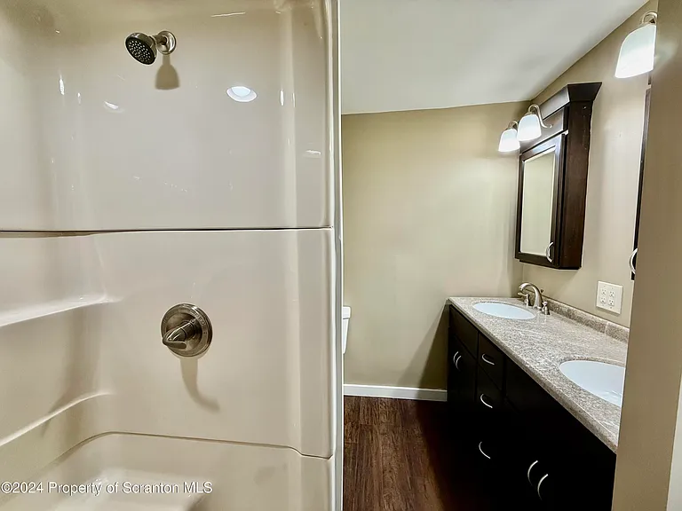 22 N Goodwin Ave — Photo 11