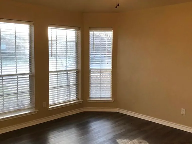 12413 Shine Ave — Photo 4