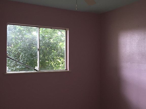 3rd image of 3302 Fairmeadows St