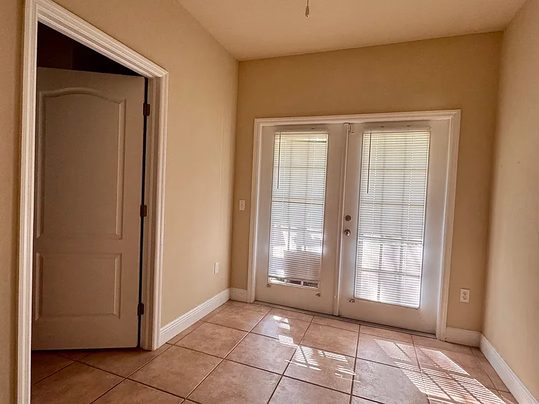 2938 SW 35th Pl #26 — Photo 6