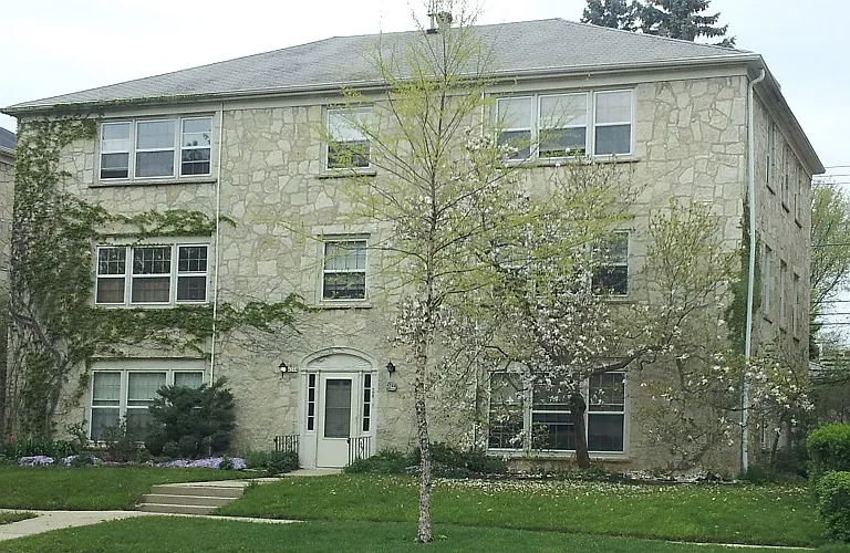 4244 N Wilson Dr — Photo 1