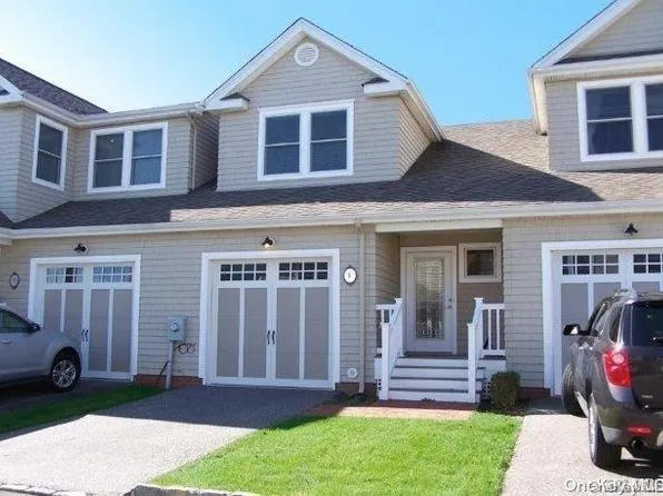 6 Meadow Way #6, Eastport, NY 11941