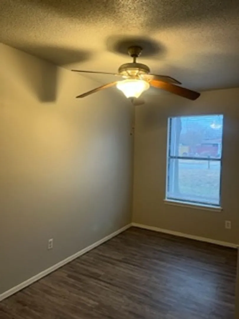 Cute 3 bed, 1.5 bath house — Photo 3
