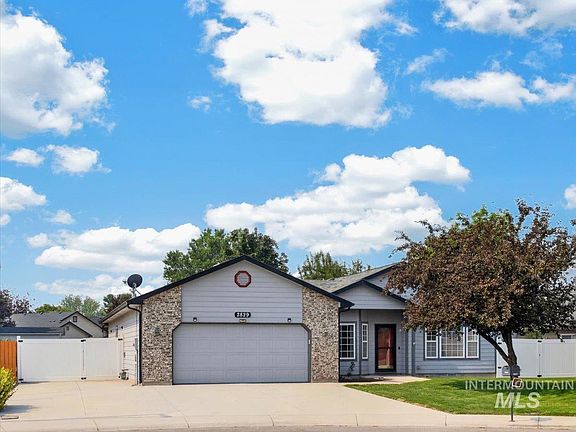 3rd image of 2829 N Valam Ave