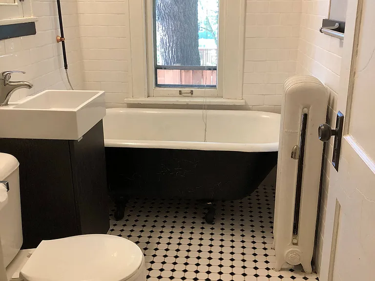 Ashland & Laurel Apartments — Photo 51