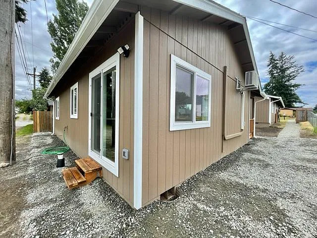 3109 S 15th St — Photo 2