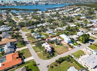 5940 Briarwood Ave, Sarasota, FL 34231