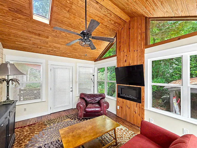 1804 Sumter St NW — Photo 24