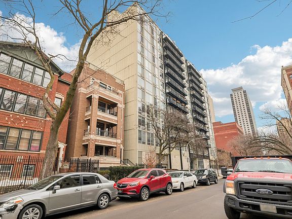 3rd image of 450 W Briar Pl APT 7J