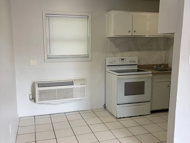 2801 Vicksburg St — Photo 5