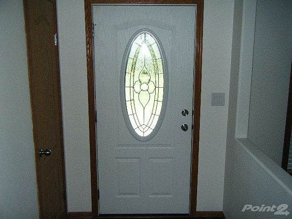 Front Entrance features nice leaded glass door!