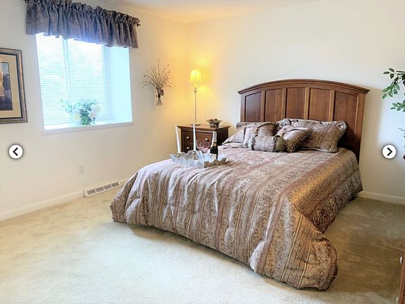 5th image of 177 Palmdale Dr APT 5