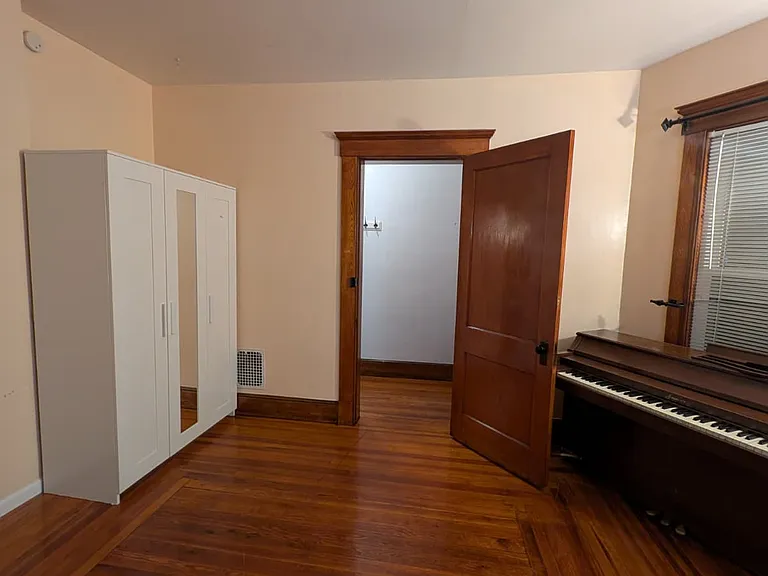 122 Foster St — Photo 6